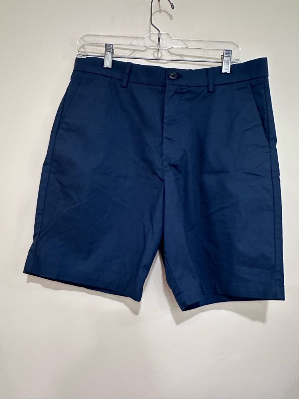 Calvin Klein Navy Flat-Front Men's Shorts. Size 32”